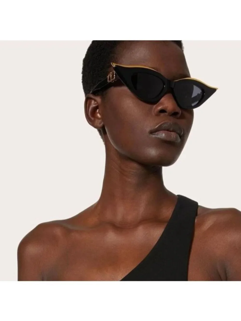 Valentino V-GOLDCUT-II VLS-114A Sunglasses Black/Yellow Gold Cat Eye Frame